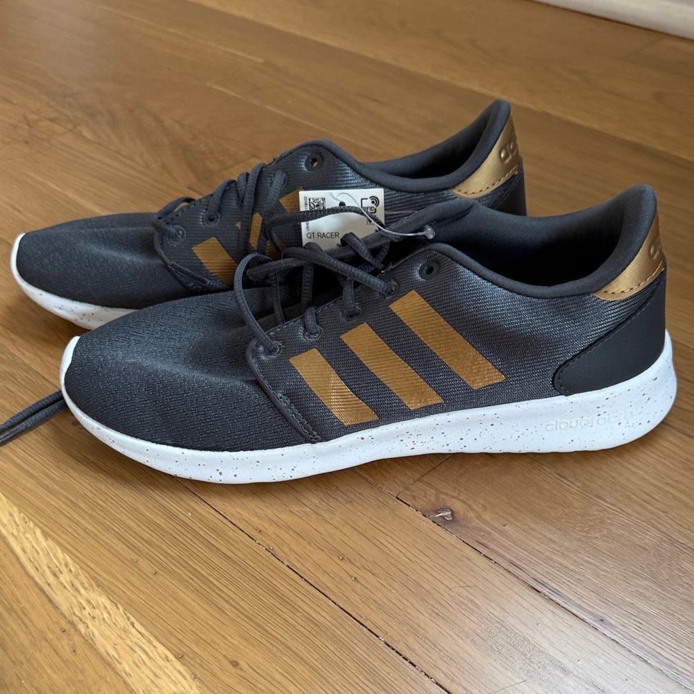 Adidas Cloudform BNWT Charcoal Grey/ Metallic and Bronze Sneakers. Size 8